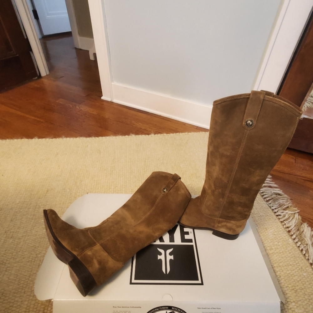 Suede boots